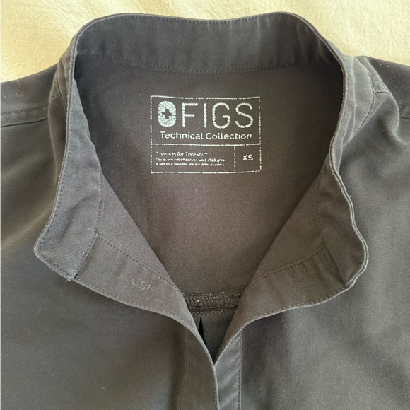 FIGS Rafaela Scrub Top - Picture 2 of 3